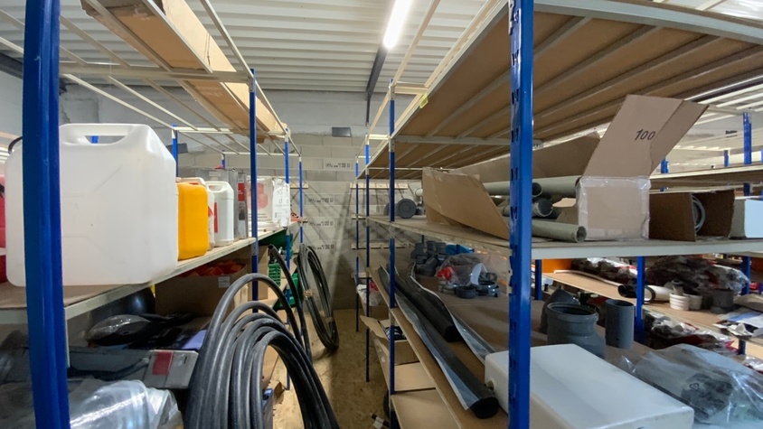 Lot de 22 étagères métalliques 4 niveaux