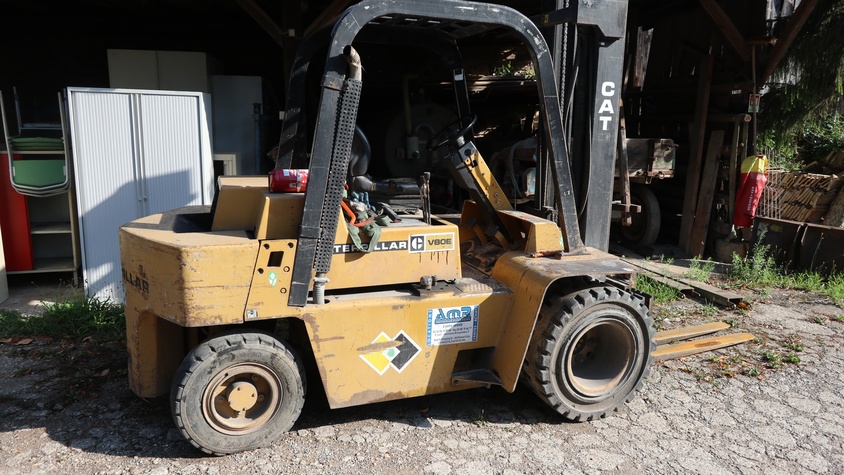 Chariot élévateur CATERPILLAR V80E 5,9t