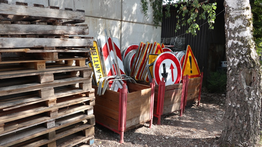 Lot barrières et panneaux de chantier